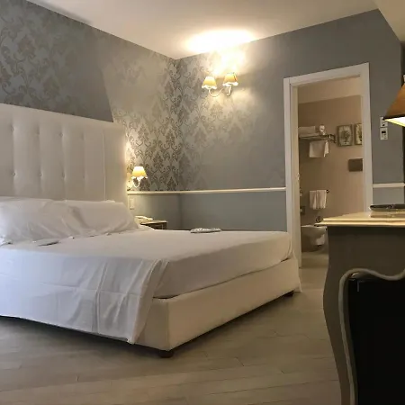 Marina & Hotel 4*