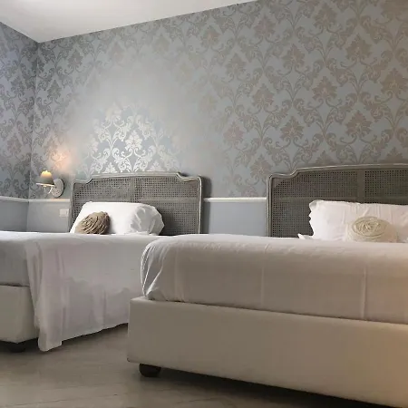 Marina & Hotell 4*