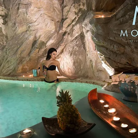 Marina & Hotel 4*