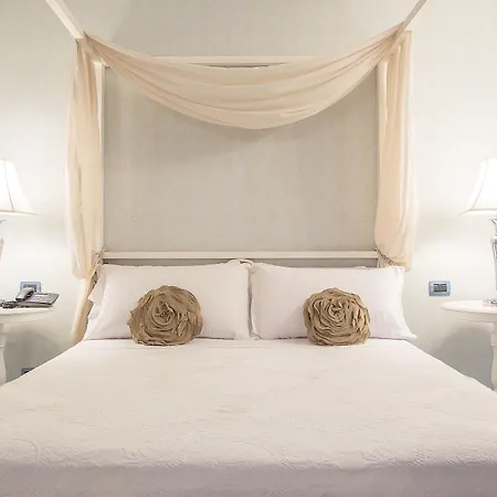 Marina & Hotel 4*