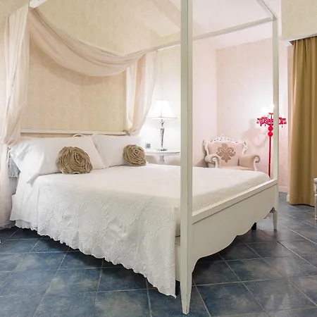 Marina & Hotel 4*